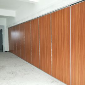 অ্যানোডাইজিং MDF অ্যালুমিনিয়াম অ্যাকোস্টিক পার্টিশন ওয়াল সিলিং মাউন্ট করা ফ্রি স্ট্যান্ডিং কাস্টমাইজড রঙ