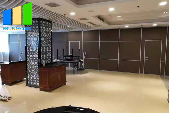 অভ্যন্তরীণ কাঠ চলমান শব্দ প্রমাণ পার্টিশন প্রাচীর ভাঁজ সহচরী দরজা সিস্টেম